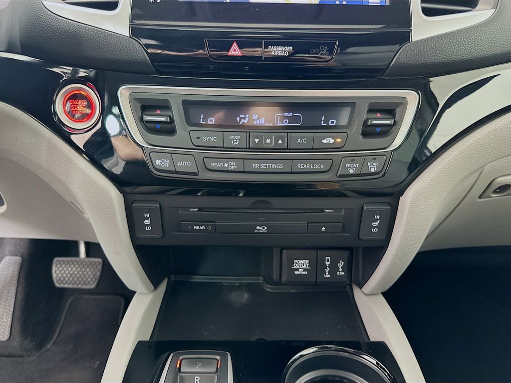 Thumbnail: 2018 Honda Pilot - 16