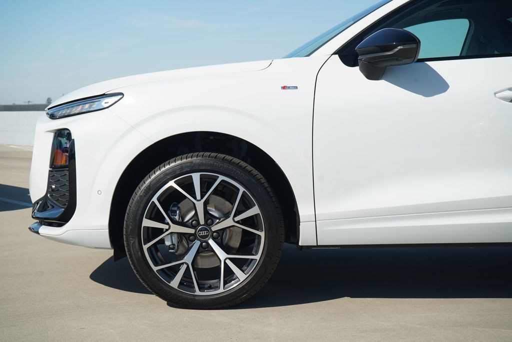 Thumbnail: 2026 Audi Q3 - 2