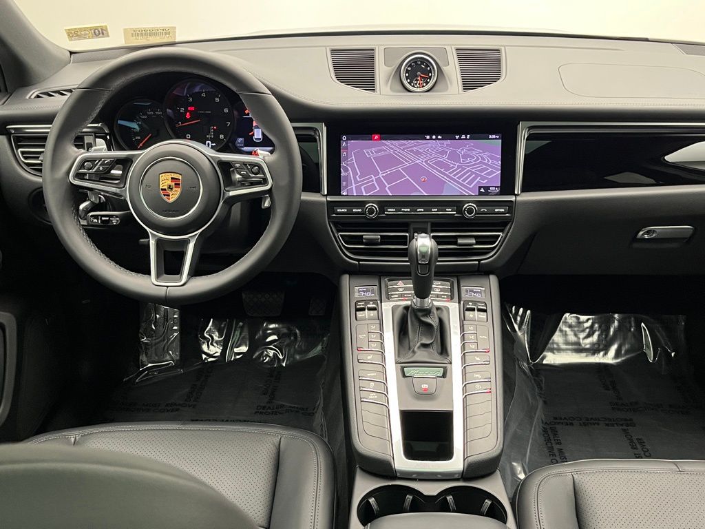 Thumbnail: 2021 Porsche Macan - 30