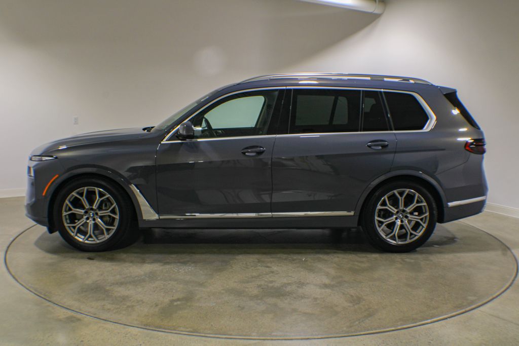Used 2023  BMW xDrive40i image 2