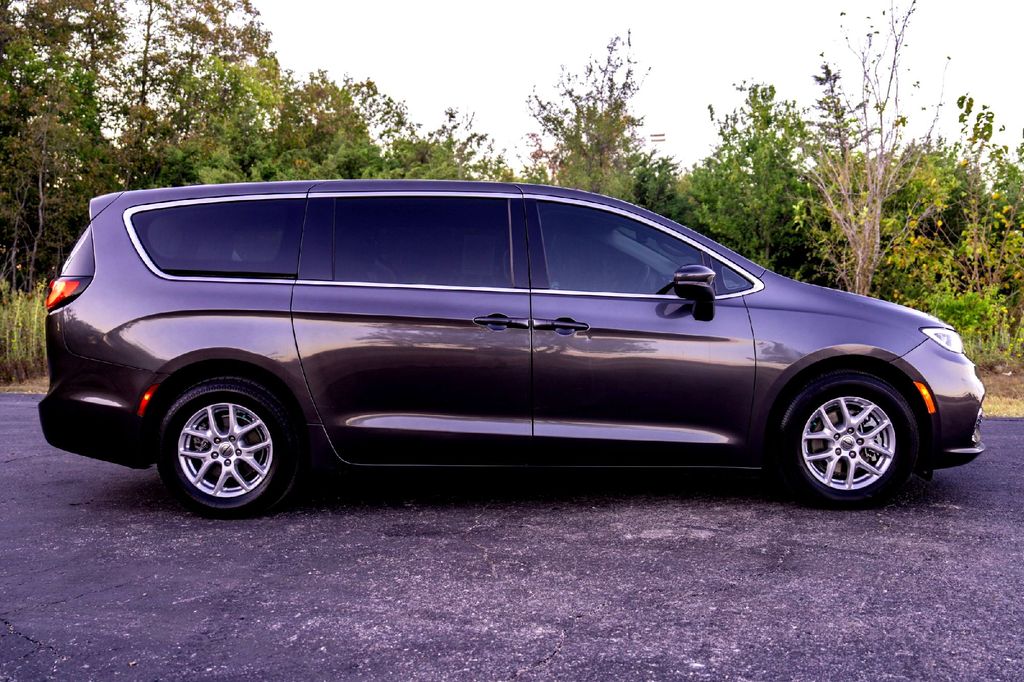 Used Car 2023 Chrysler Pacifica  Touring L For Sale Under $30,000 In Taylor, Texas