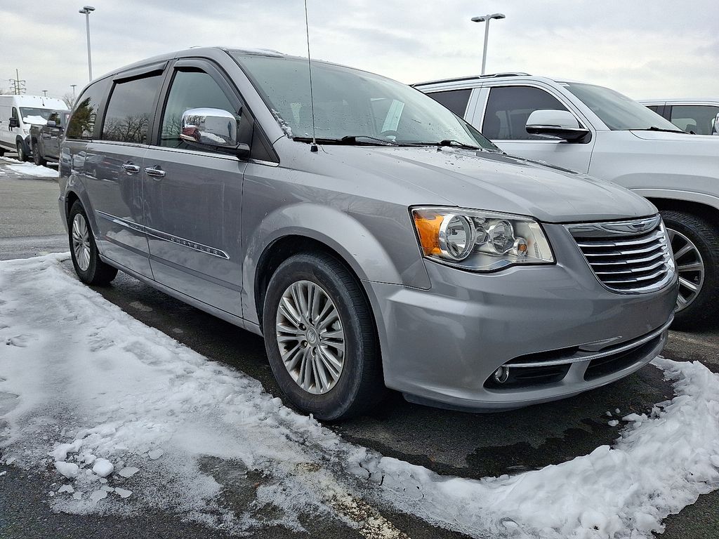 2016 Chrysler Town & Country Touring-L FWD