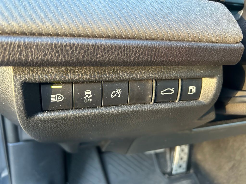 Thumbnail: 2025 Toyota Camry - 18