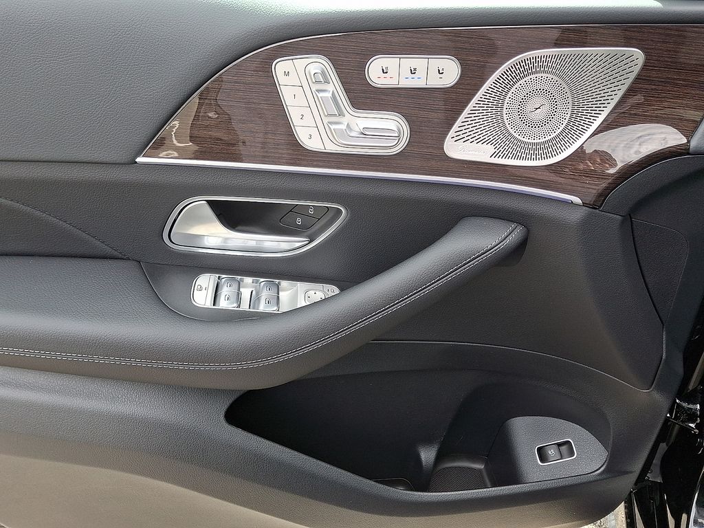 Thumbnail: 2026 Mercedes-Benz GLE - 8