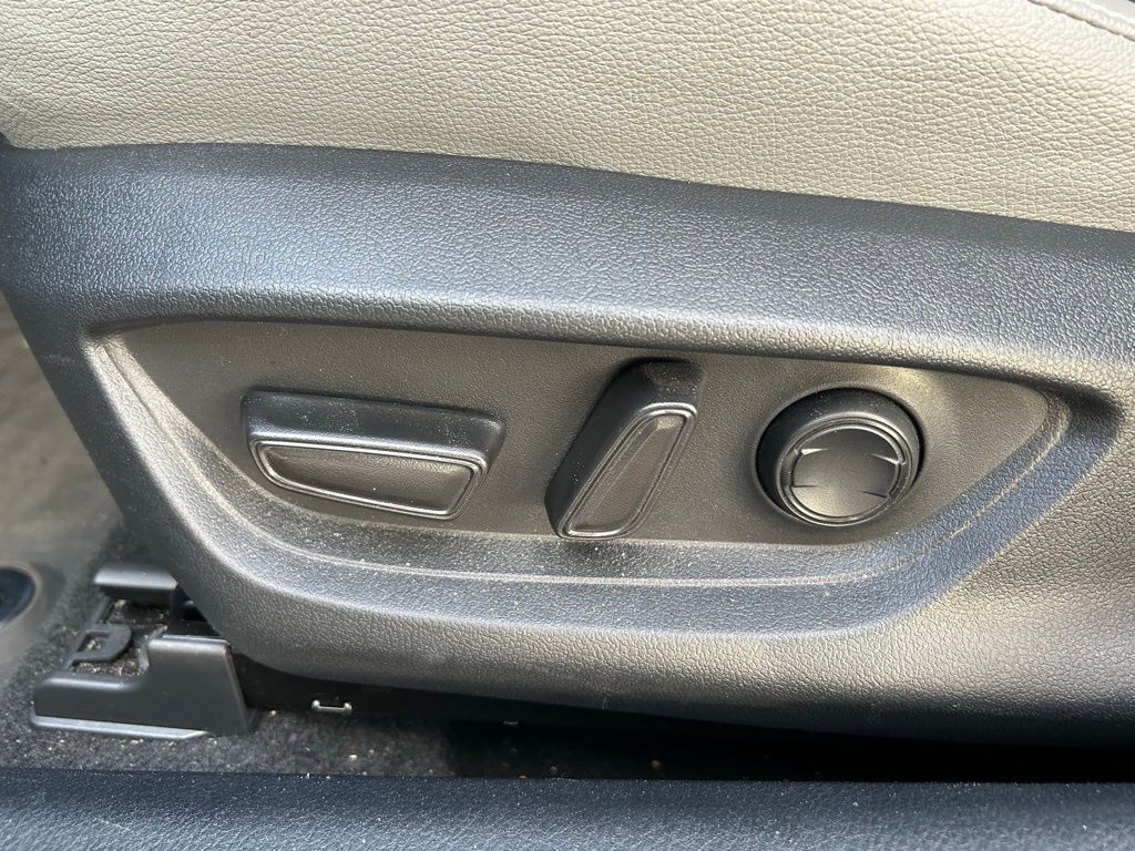 Thumbnail: 2025 Toyota Camry - 16