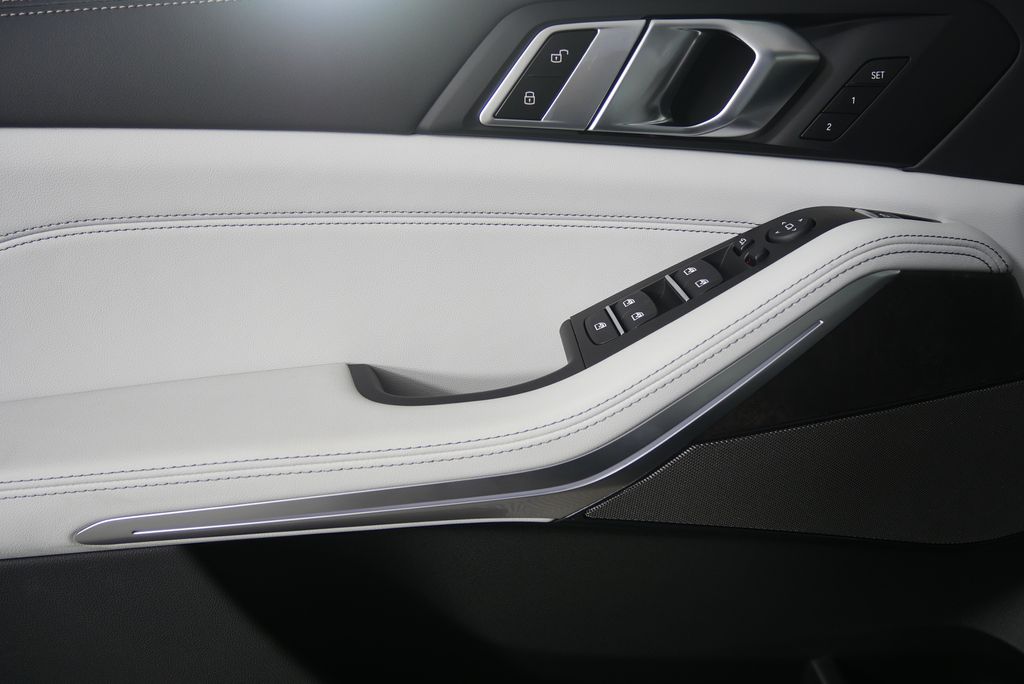 Thumbnail: 2026 BMW X5 - 9