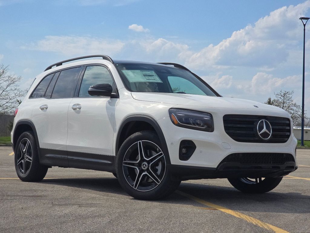New 2026 White Mercedes-Benz GLB 250 image 2
