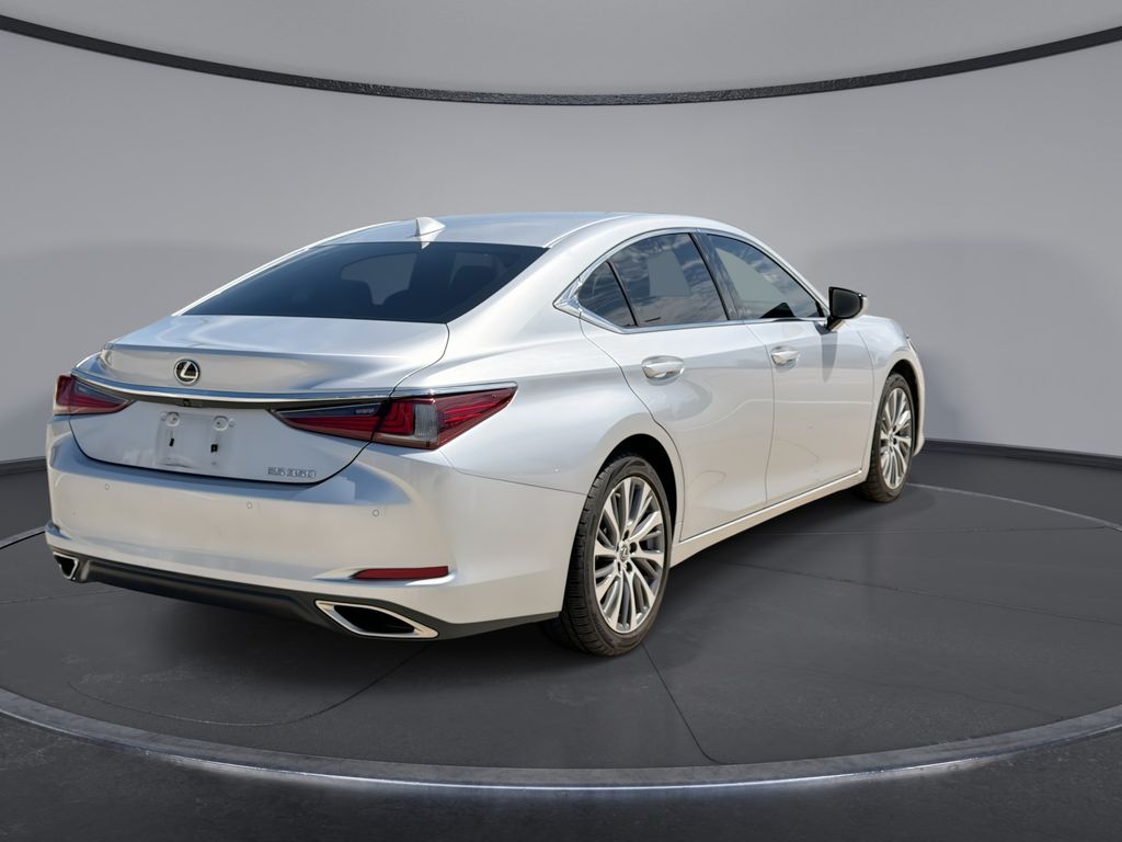 Thumbnail: 2020 Lexus ES - 11