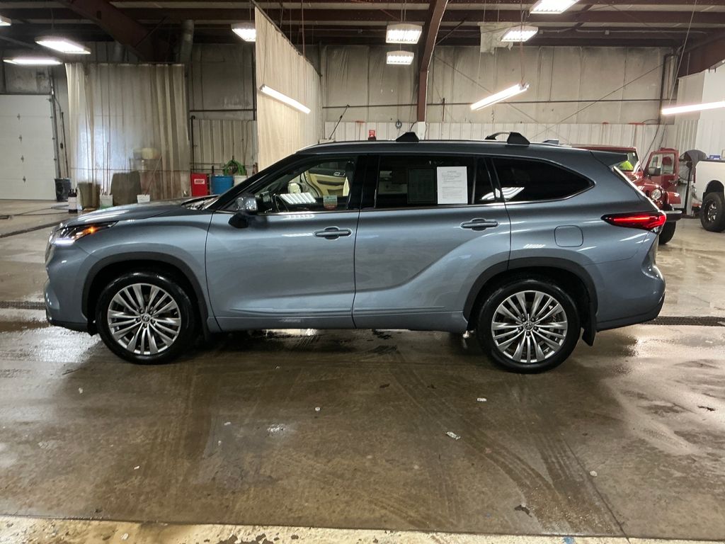 Used 2022  Toyota Platinum image 2