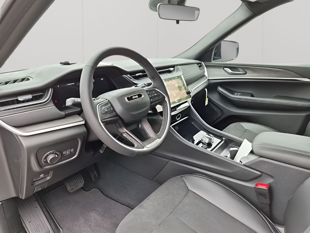 New 2026 White/off-white Jeep Laredo image 29