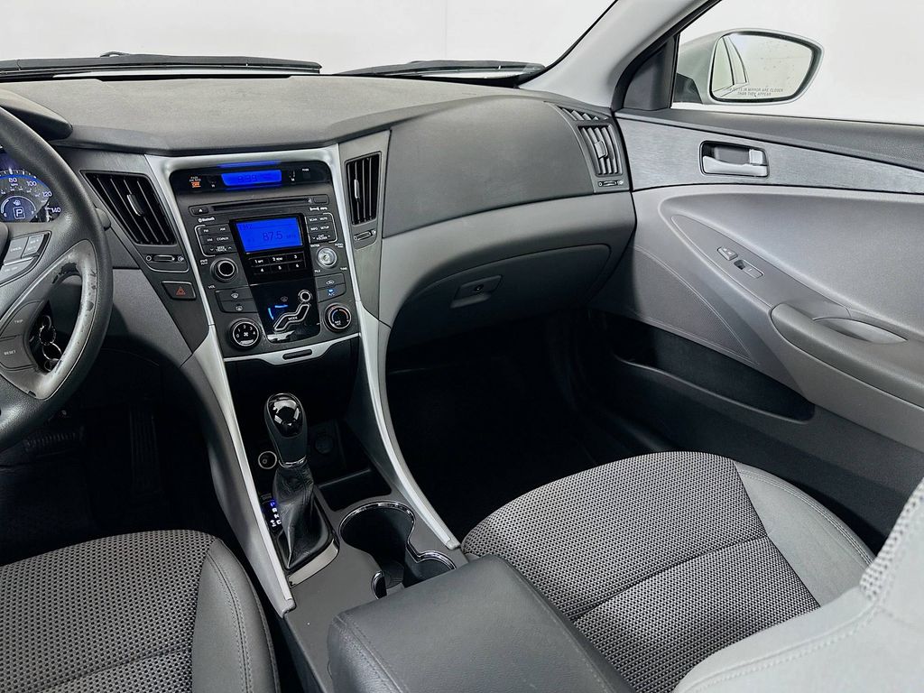 Thumbnail: 2011 Hyundai Sonata - 21