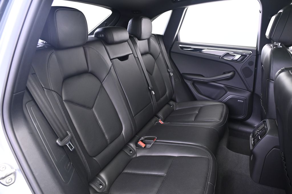 Thumbnail: 2018 Porsche Macan - 19