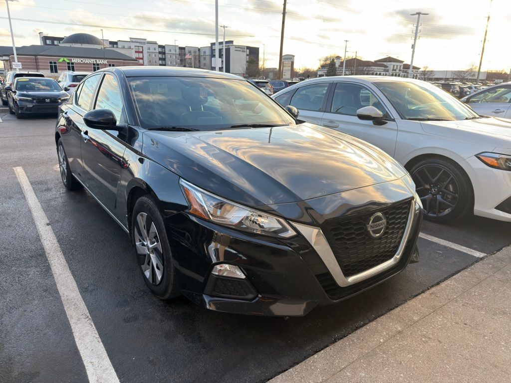 Thumbnail: 2020 Nissan Altima - 4