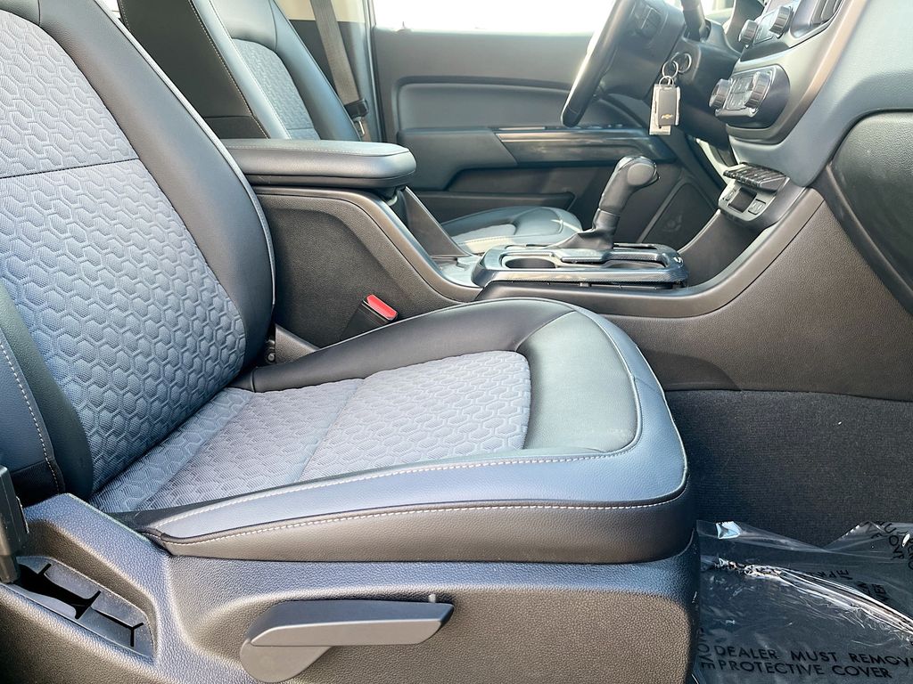 Used 2021 Black Chevrolet Z71 image 27