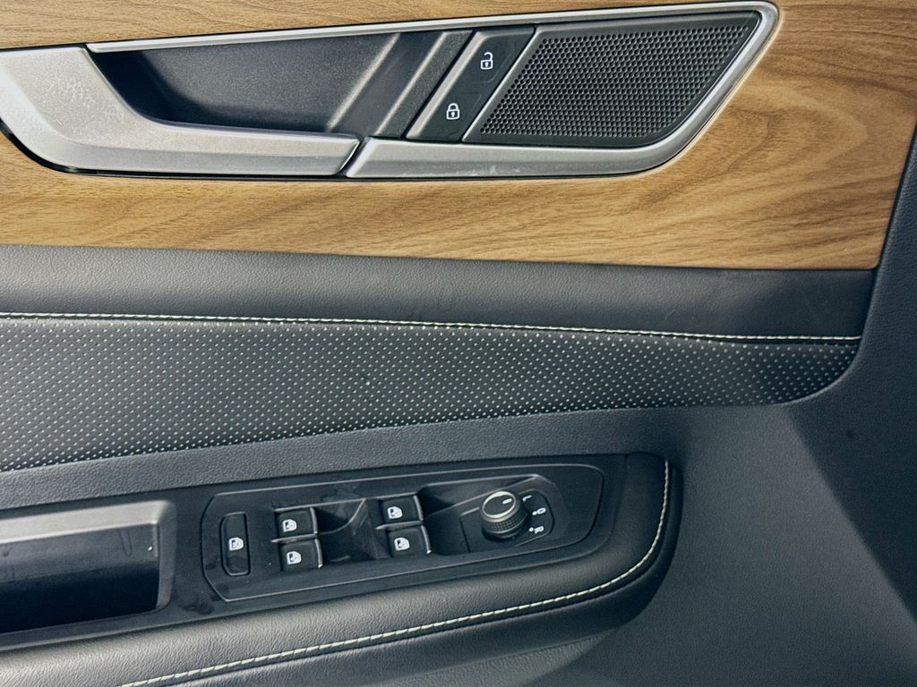 2024 Volkswagen Atlas 2.0T SE w/Technology photo