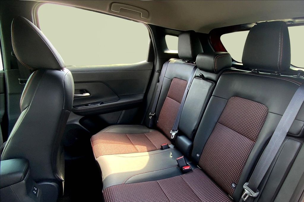 2025 Nissan Kicks SR - Photo 12