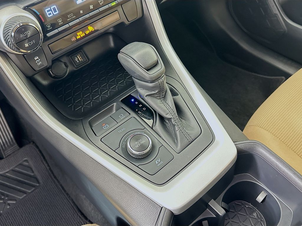 Thumbnail: 2025 Toyota RAV4 - 16