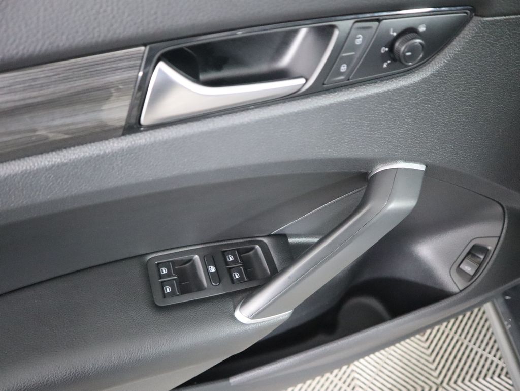 Thumbnail: 2020 Volkswagen Passat - 23