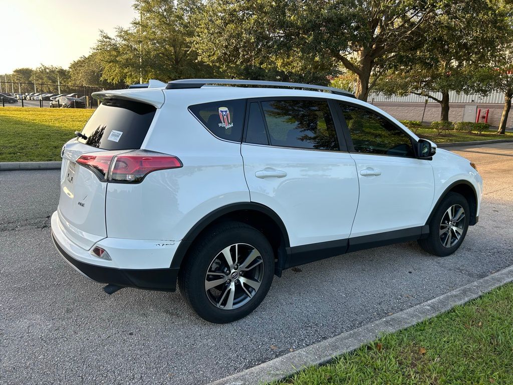 Thumbnail: 2018 Toyota RAV4 - 5