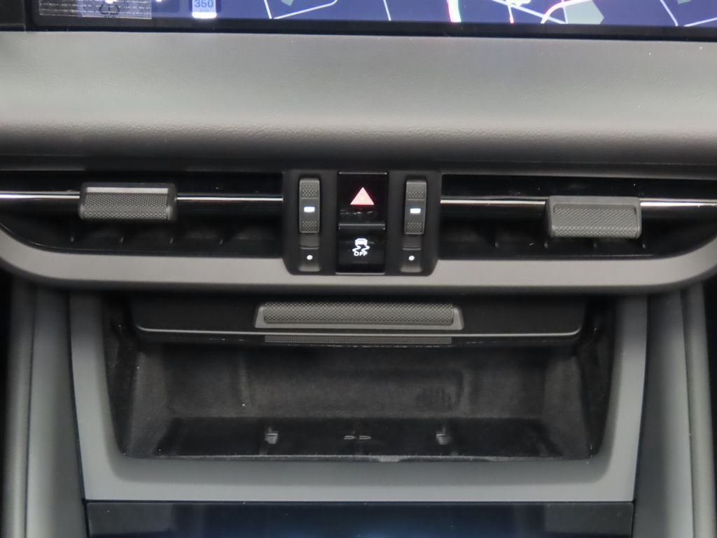 Thumbnail: 2026 Porsche Macan - 28