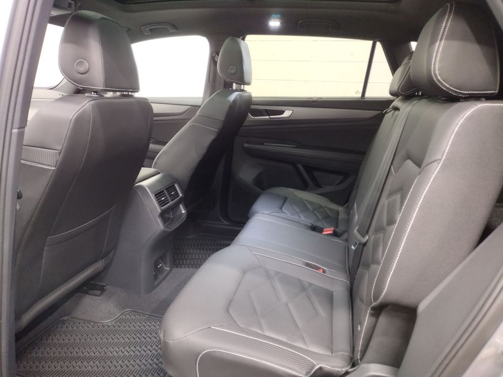 2025 Volkswagen Atlas Cross Sport 2.0T SE w/Technology