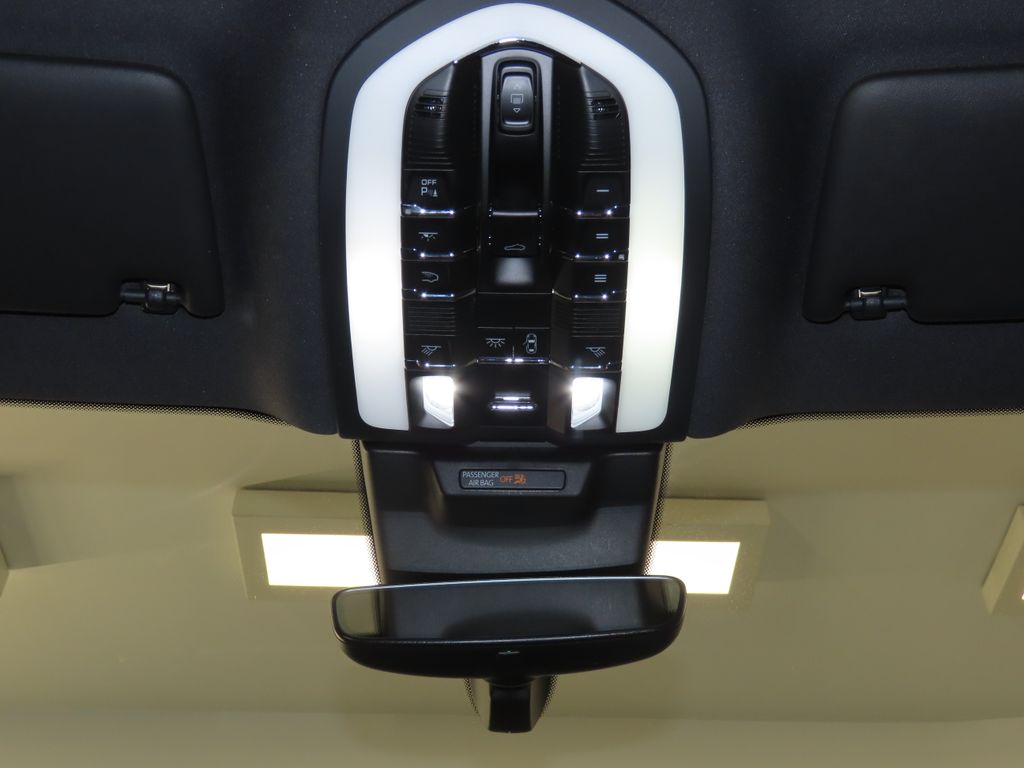 Thumbnail: 2026 Porsche Macan - 31