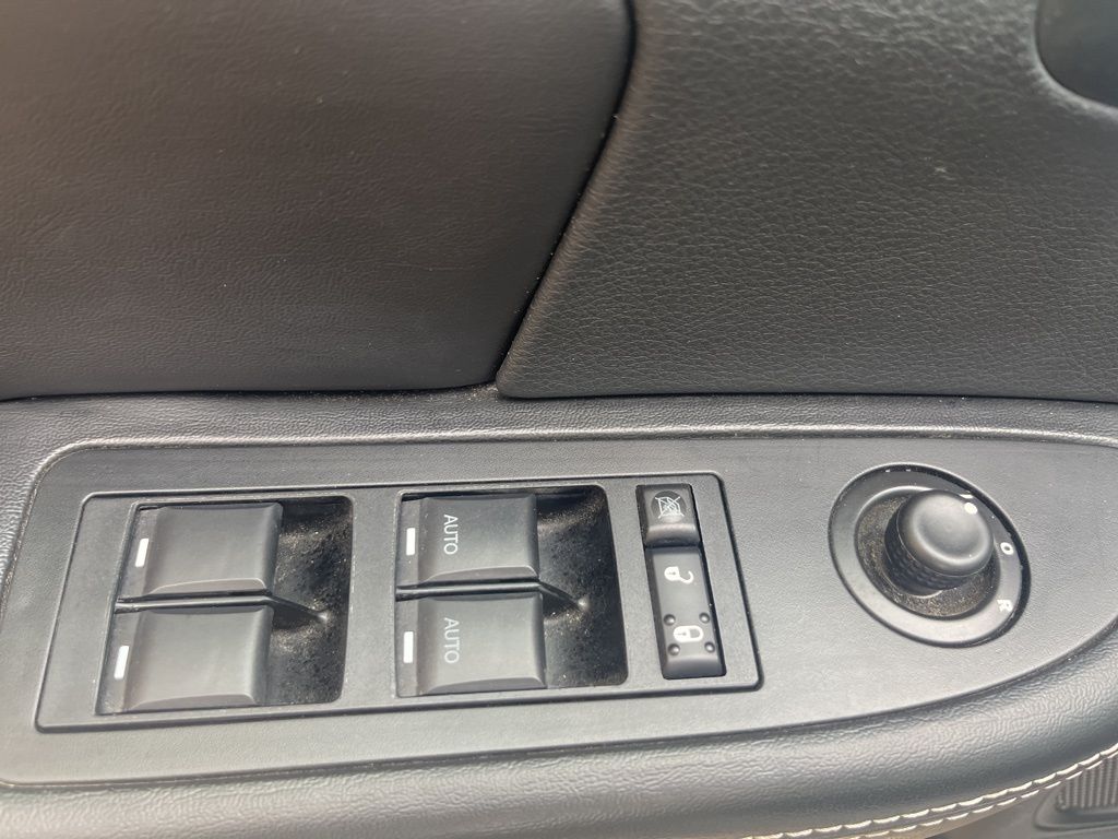 Thumbnail: 2014 Chrysler 200 - 31