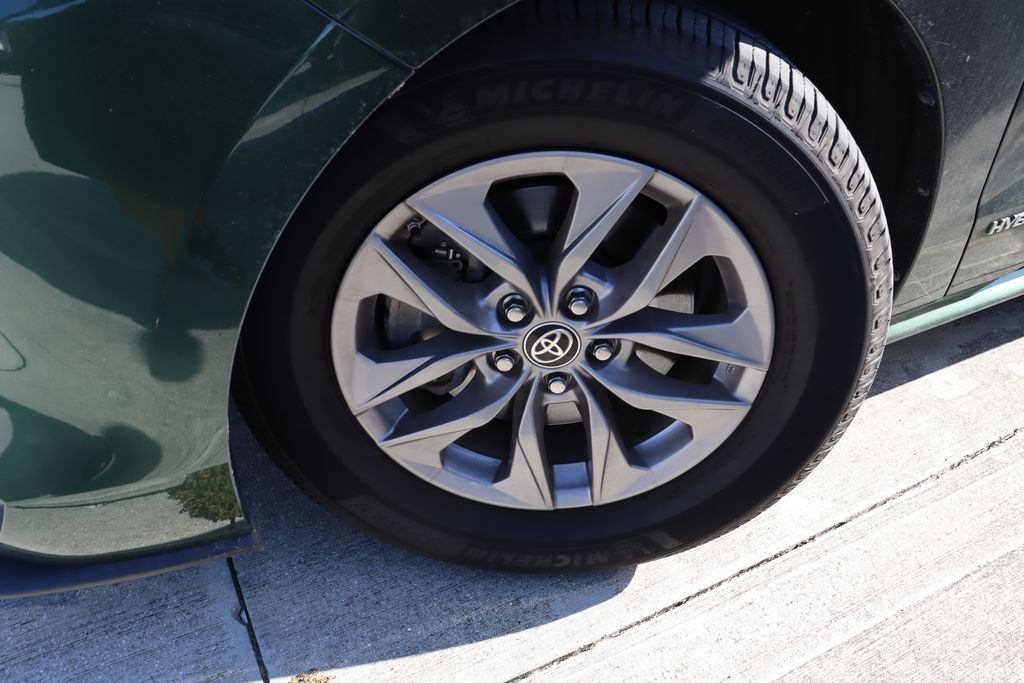 Thumbnail: 2021 Toyota Sienna - 4