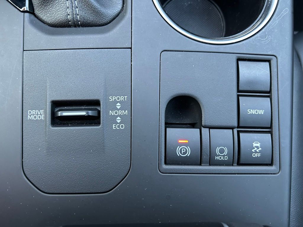 2024 Toyota Highlander XLE 28