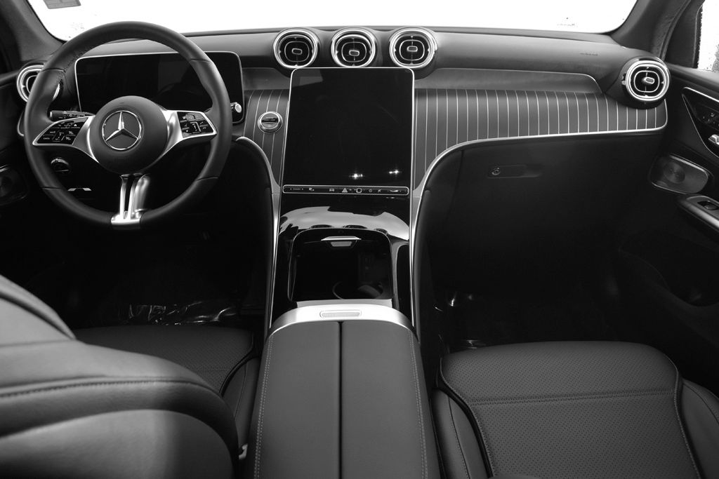 Thumbnail: 2026 Mercedes-Benz GLC - 15