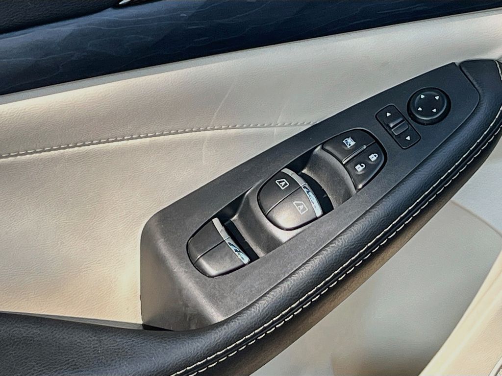 Used 2023 Red Nissan Platinum image 18