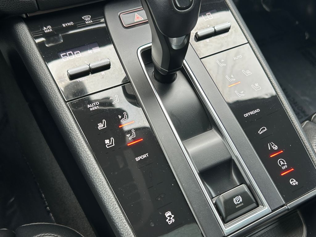 Thumbnail: 2023 Porsche Macan - 26