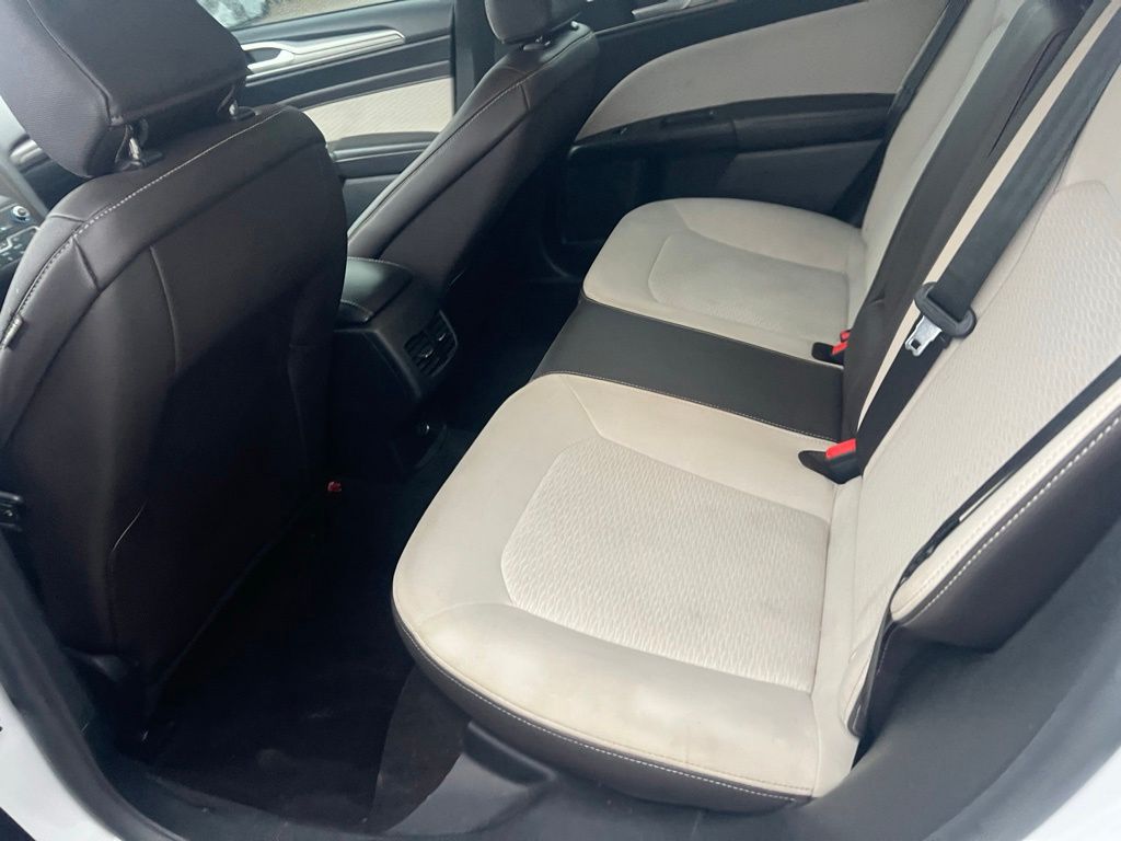 2020 Ford Fusion SE - 9