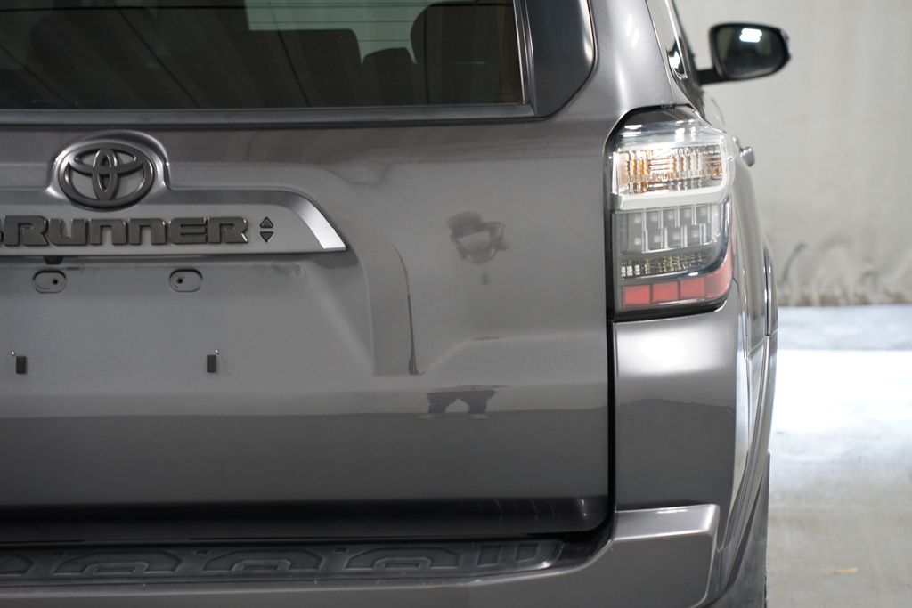 Thumbnail: 2022 Toyota 4Runner - 10