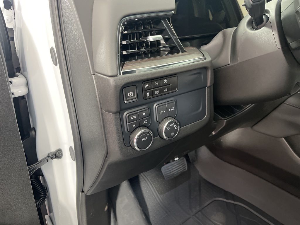Thumbnail: 2025 Chevrolet Suburban - 24
