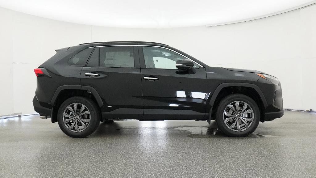 Thumbnail: 2025 Toyota RAV4 - 18