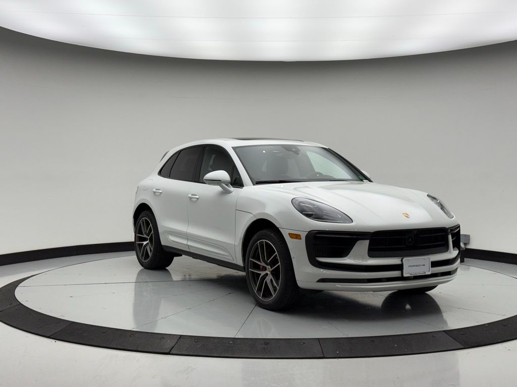 Thumbnail: 2023 Porsche Macan - 9