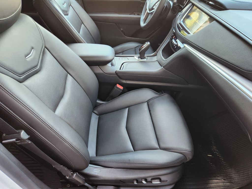 2018 Cadillac XT5 Luxury White at Bayshore Chrysler Jeep Dodge Ram
