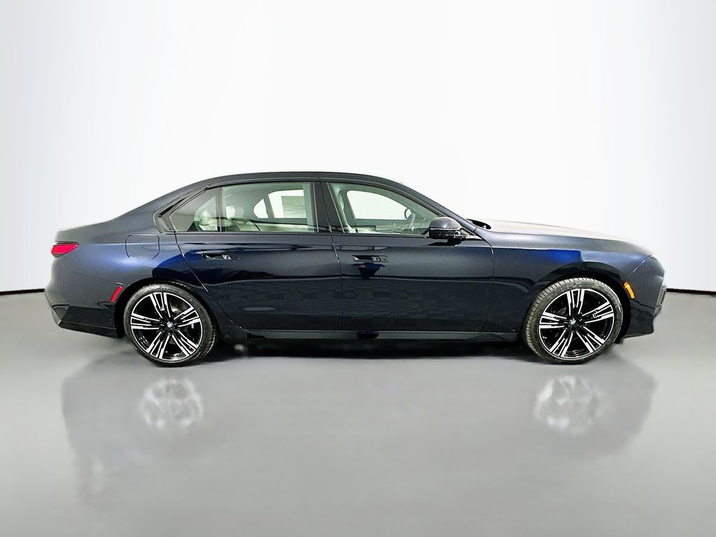 Thumbnail: 2026 BMW 7 Series - 4