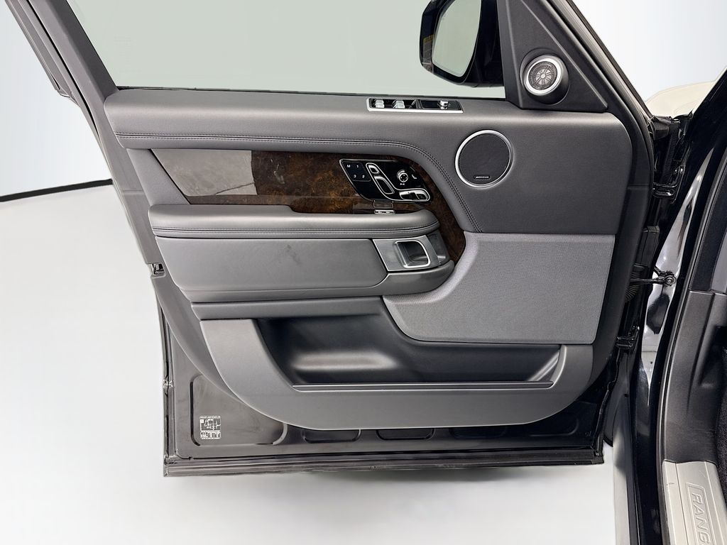 Thumbnail: 2022 Land Rover Range Rover - 23