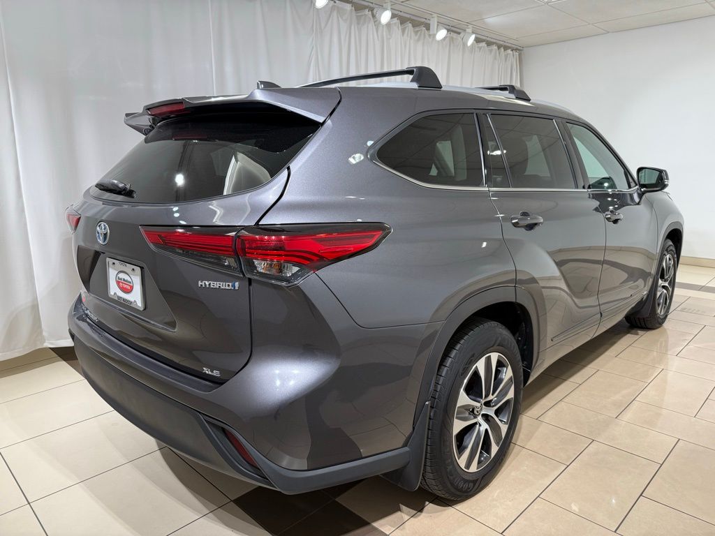 Thumbnail: 2022 Toyota Highlander - 5