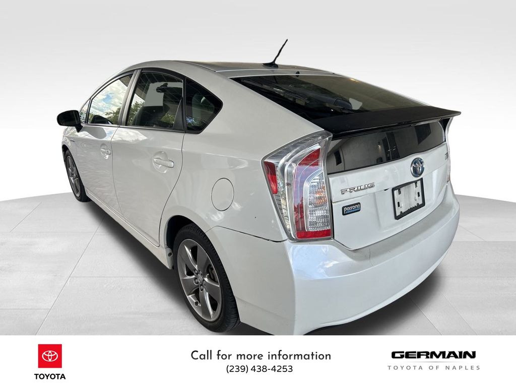 2013 Toyota Prius Three photo 4