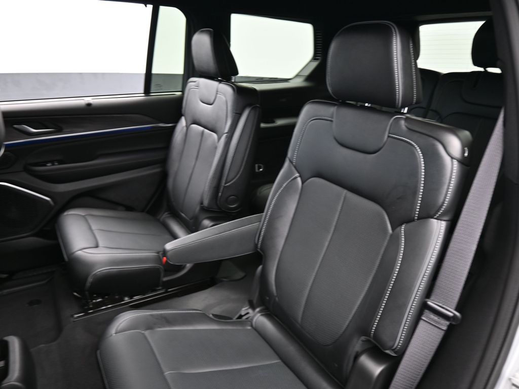 Used 2024 Silver Zynith Jeep Overland image 43