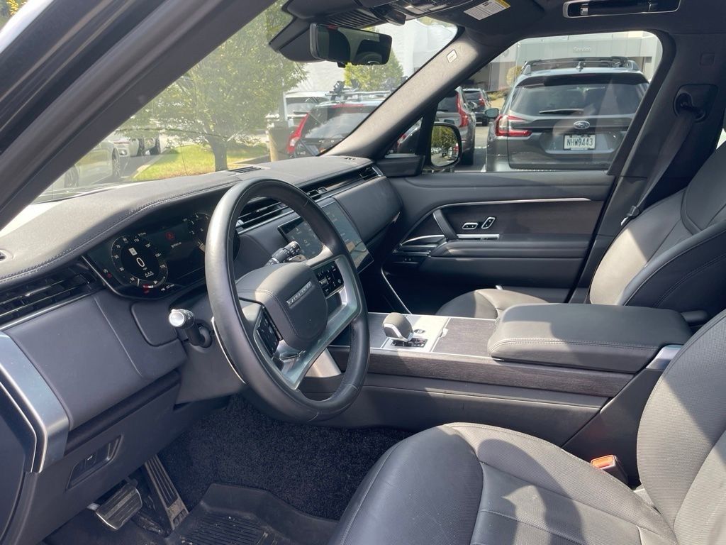 Certified Used 2025 Black Land Rover SE image 9