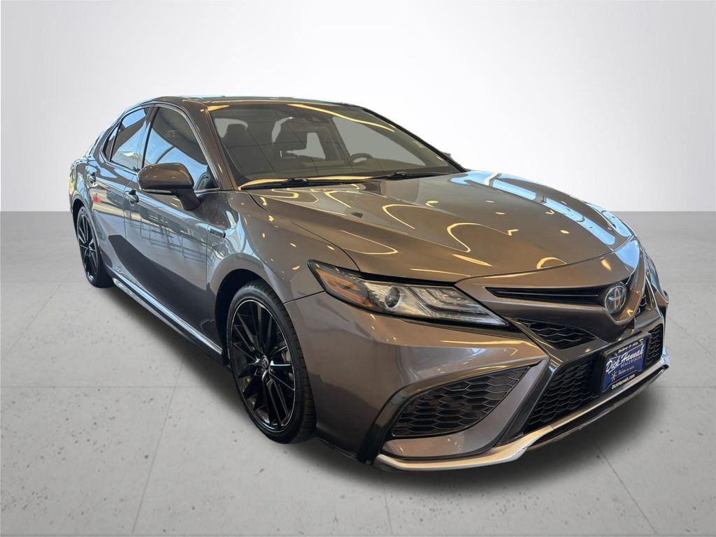 2021 Toyota Camry Hybrid XSE
