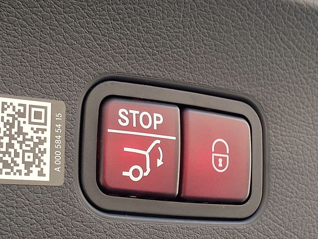 Thumbnail: 2025 Mercedes-Benz GLC - 29