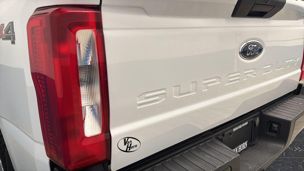 Used 2023 Oxford White Ford XL image 33