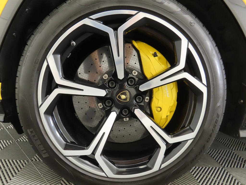 Thumbnail: 2019 Lamborghini Urus - 30