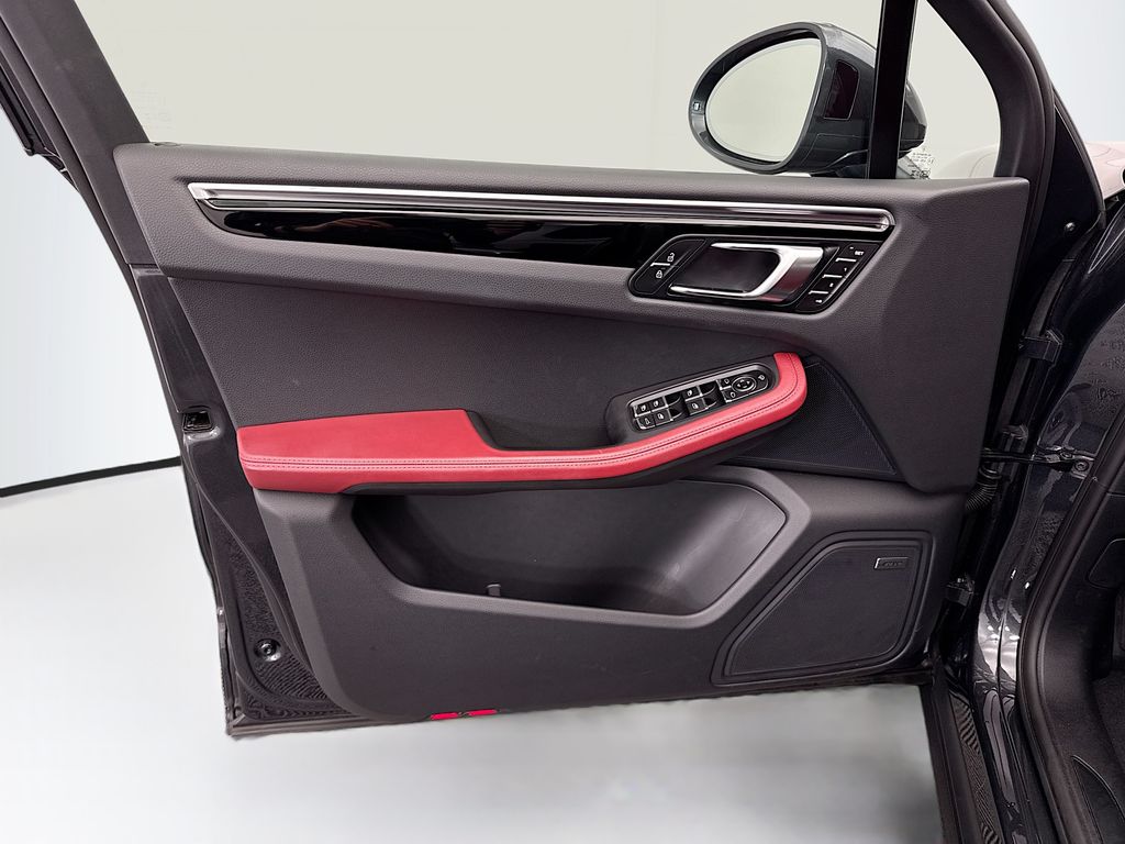 Thumbnail: 2025 Porsche Macan - 25