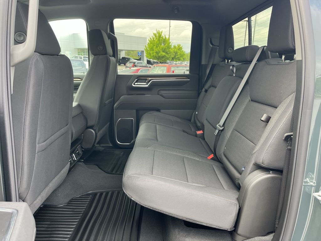 2025 Chevrolet Silverado 2500HD LT photo